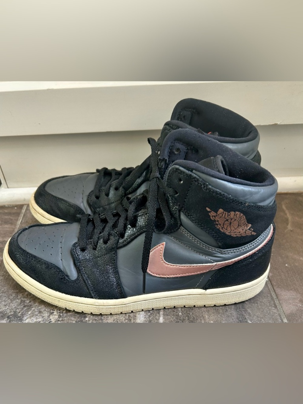 Nike Air Jordan 1 Retro High Black Bronze Medal Men Sz 8.5,US 332550-016